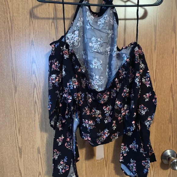 NWT halter top with open back - Picture 5 of 6